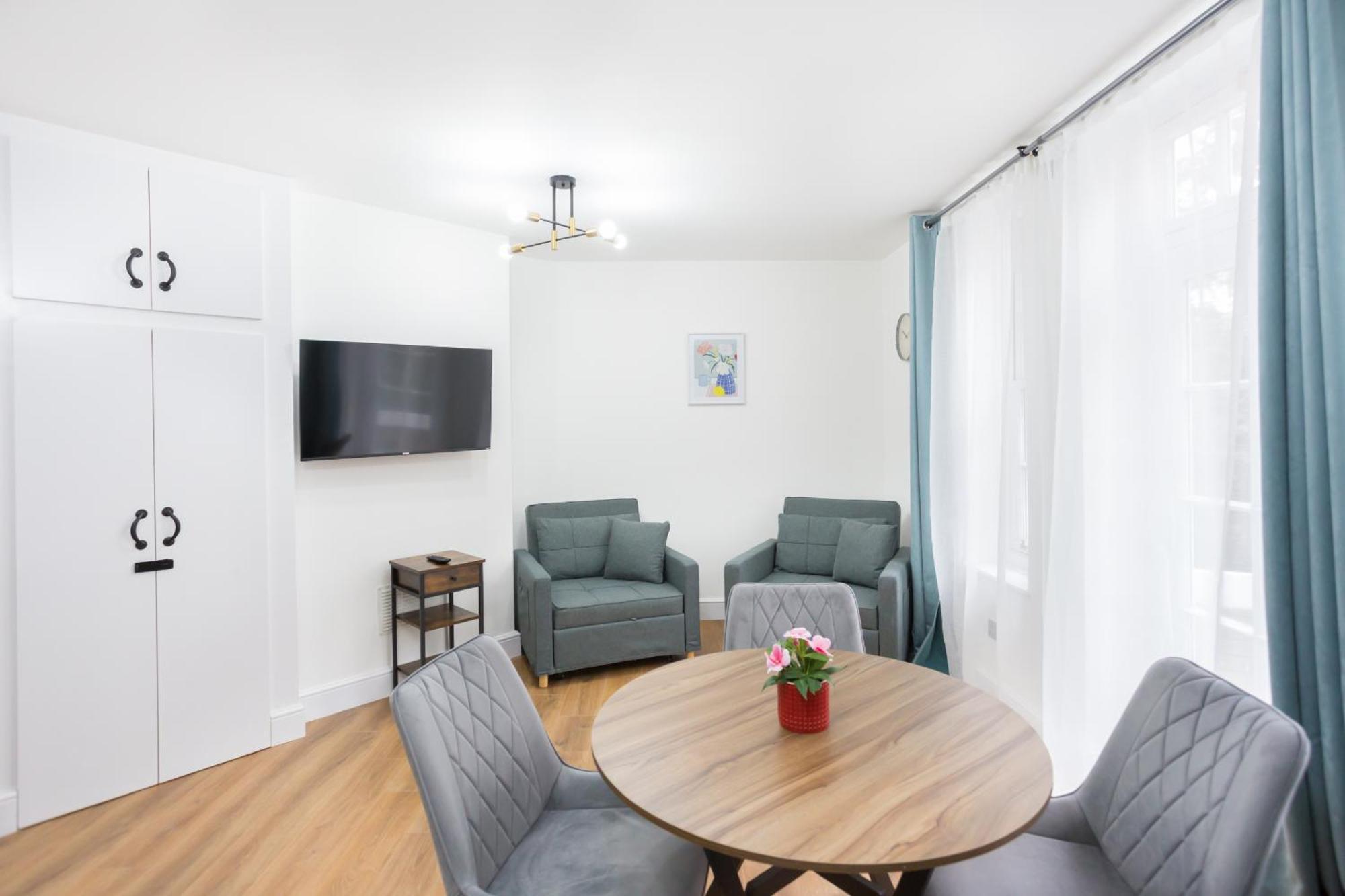 City Centre One Bedroom Apartment Next To Station, Newly Renovated London Luaran gambar