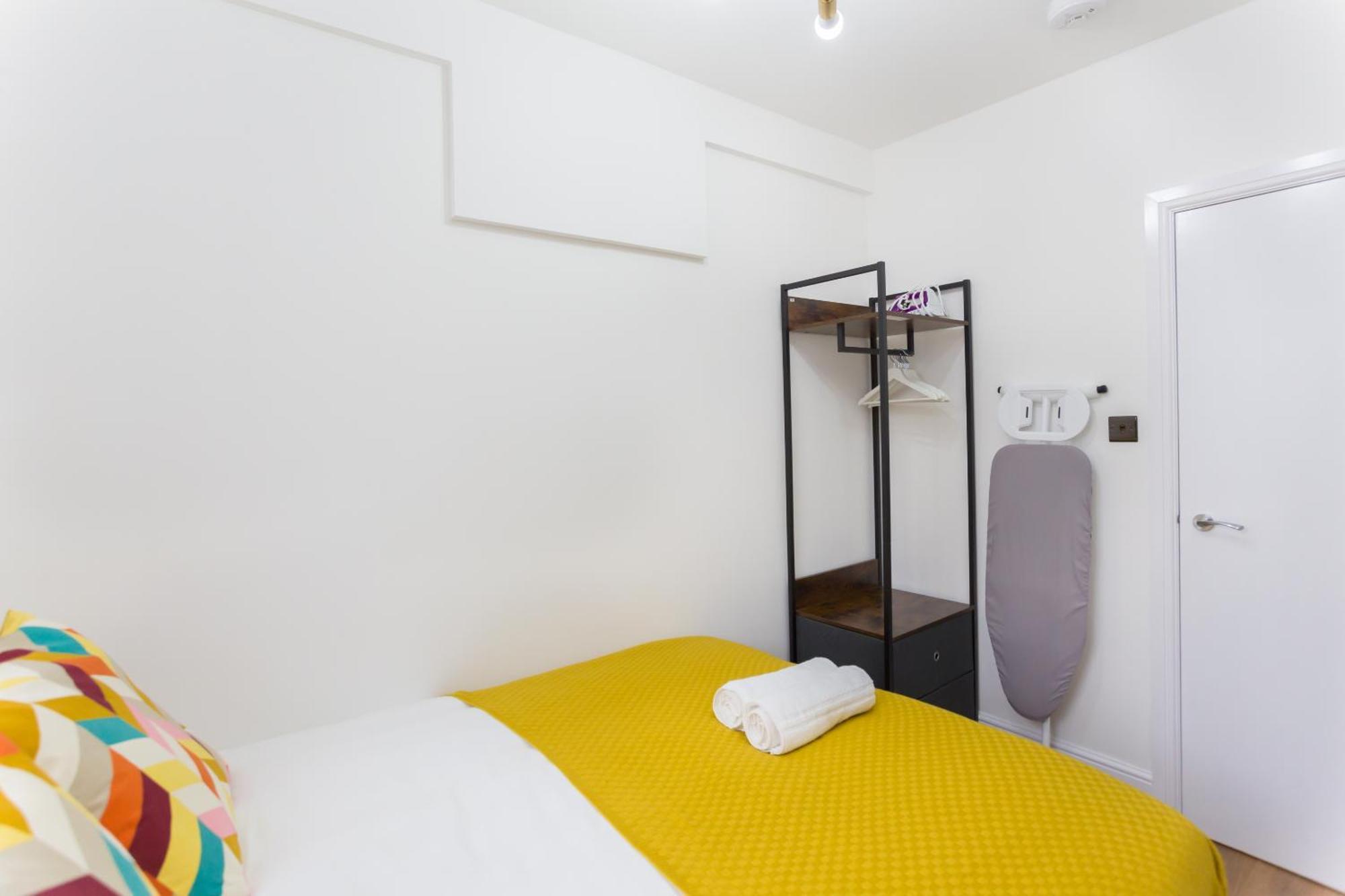 City Centre One Bedroom Apartment Next To Station, Newly Renovated London Luaran gambar