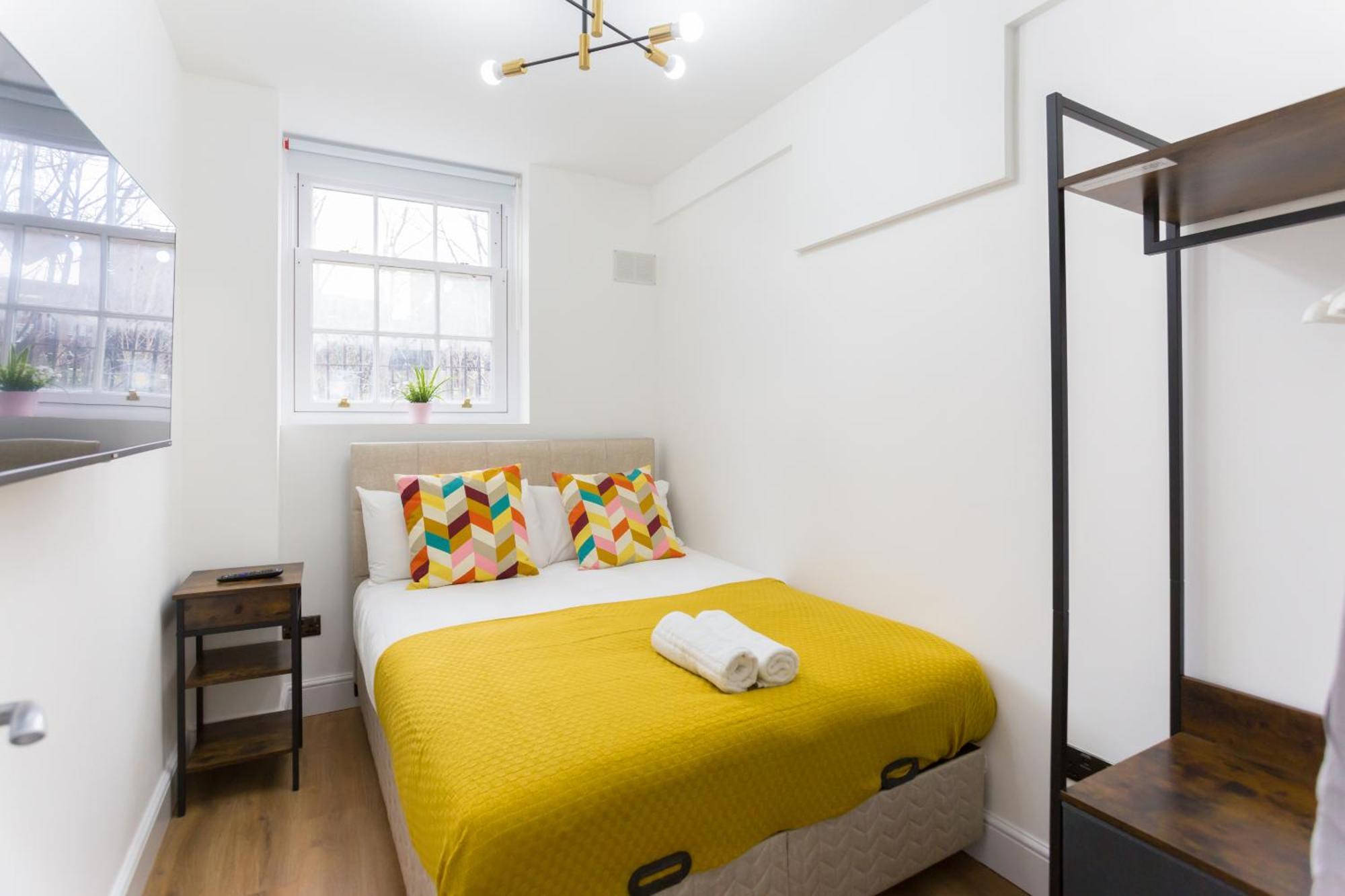 City Centre One Bedroom Apartment Next To Station, Newly Renovated London Luaran gambar