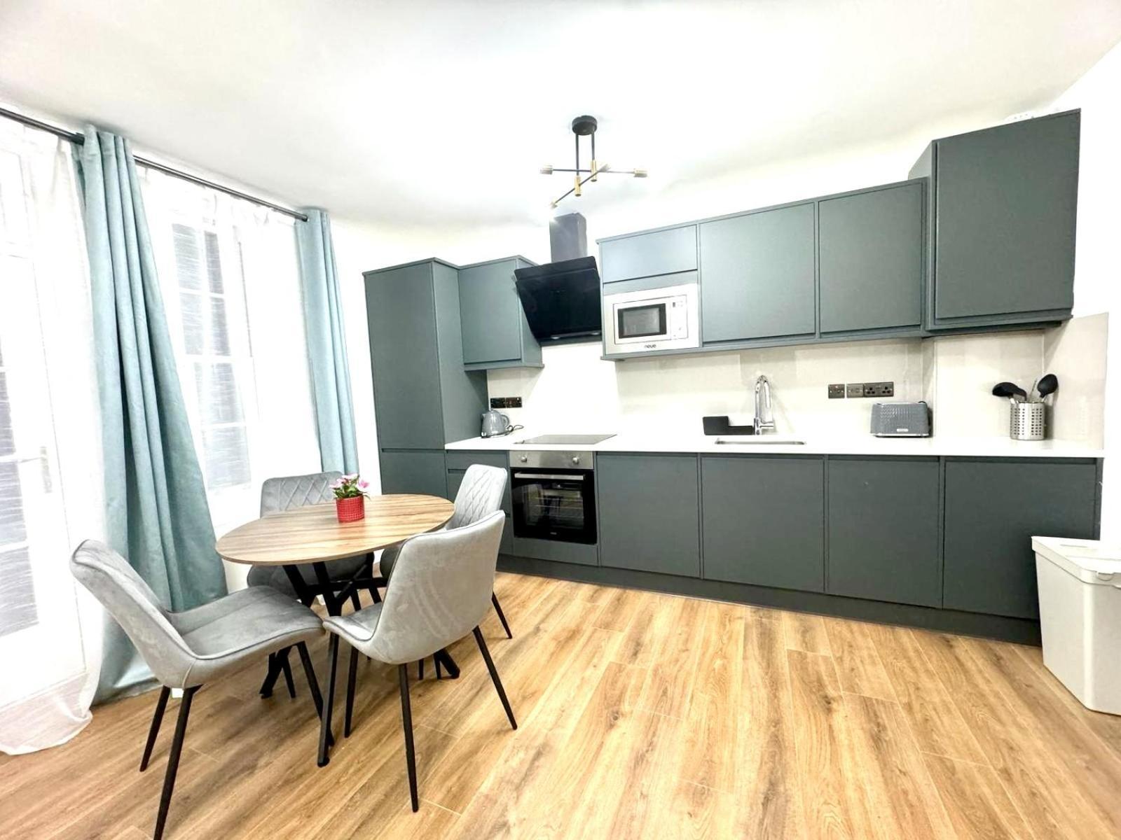 City Centre One Bedroom Apartment Next To Station, Newly Renovated London Luaran gambar