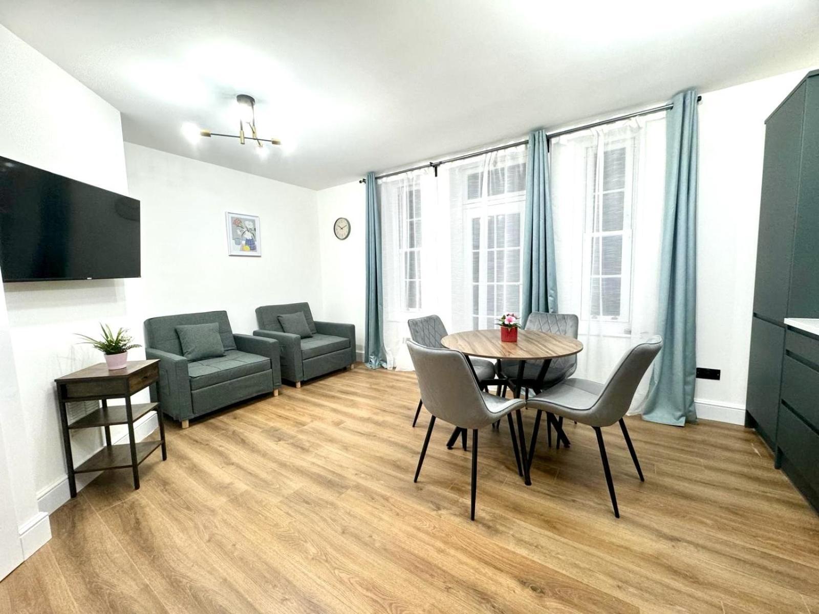 City Centre One Bedroom Apartment Next To Station, Newly Renovated London Luaran gambar