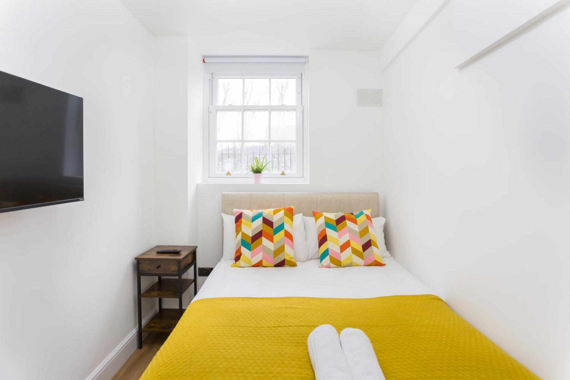 City Centre One Bedroom Apartment Next To Station, Newly Renovated London Luaran gambar