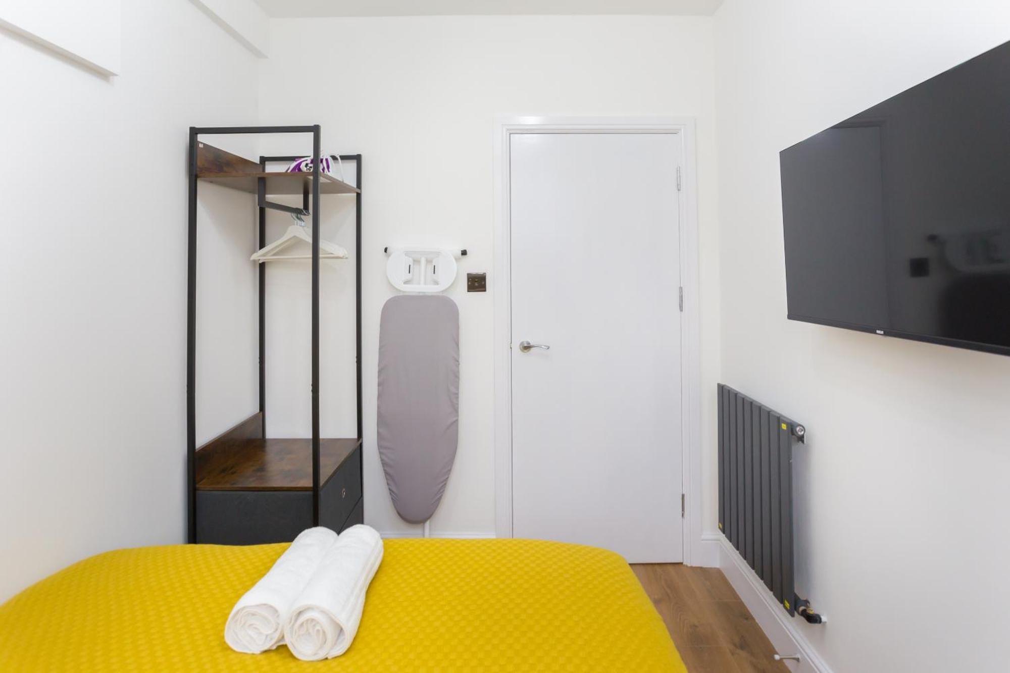City Centre One Bedroom Apartment Next To Station, Newly Renovated London Luaran gambar
