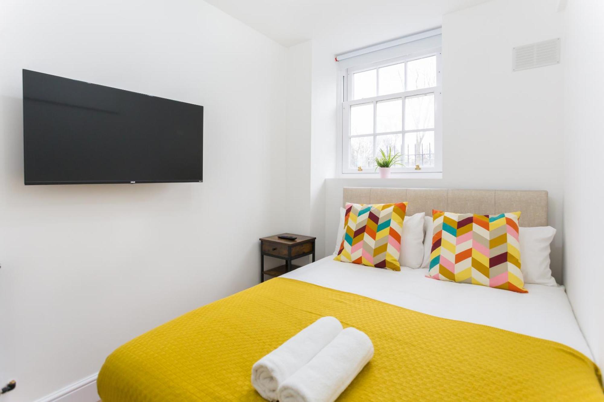 City Centre One Bedroom Apartment Next To Station, Newly Renovated London Luaran gambar