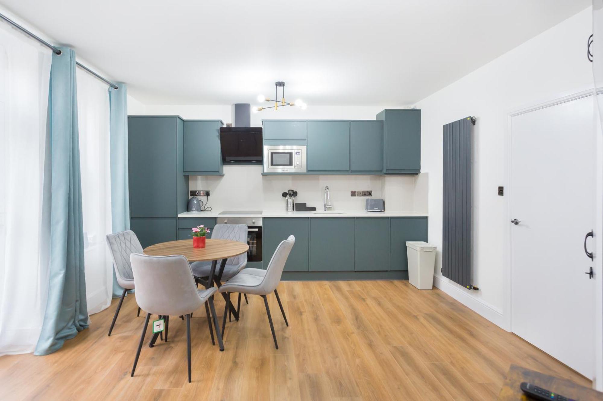 City Centre One Bedroom Apartment Next To Station, Newly Renovated London Luaran gambar