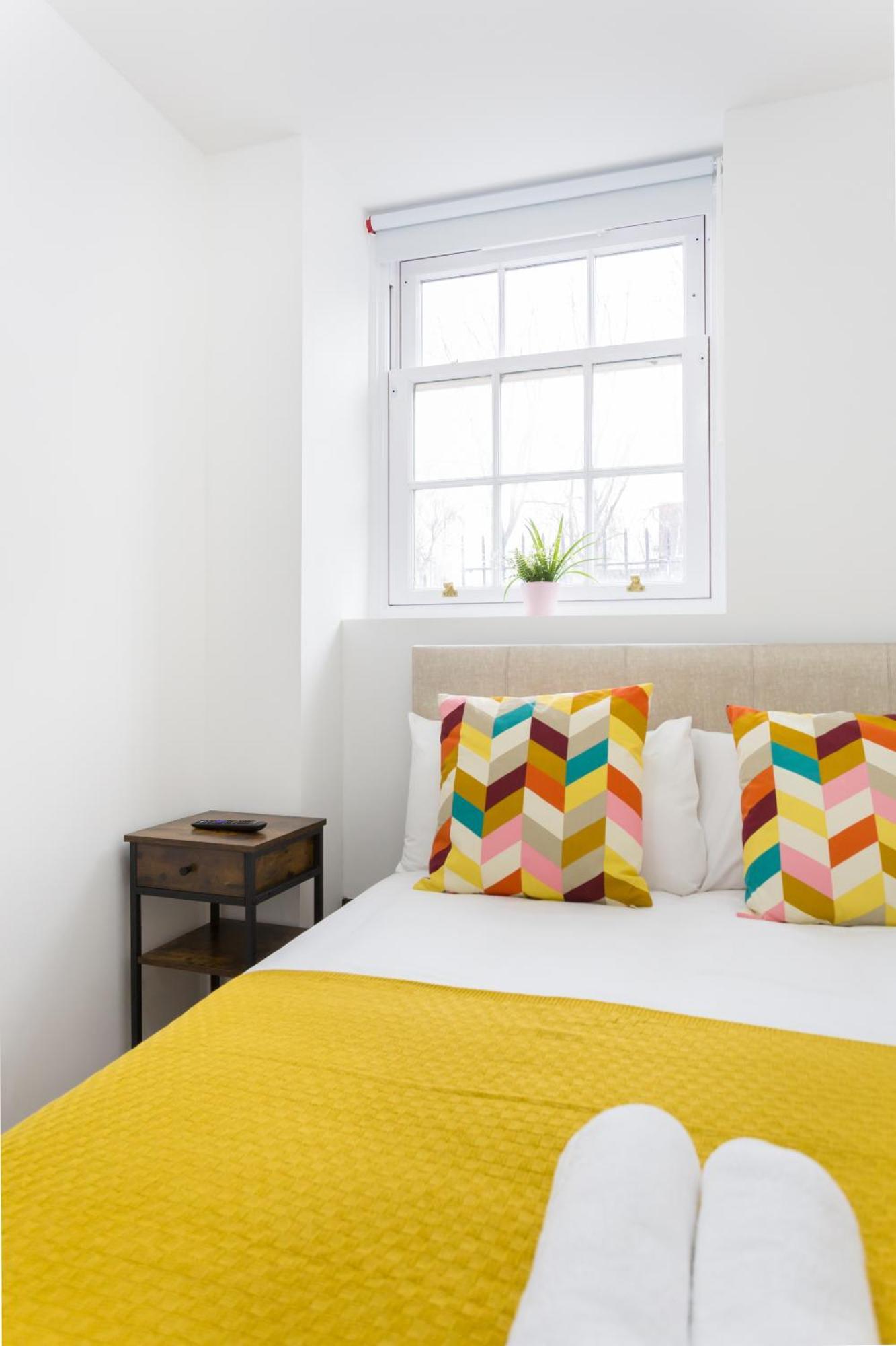 City Centre One Bedroom Apartment Next To Station, Newly Renovated London Luaran gambar